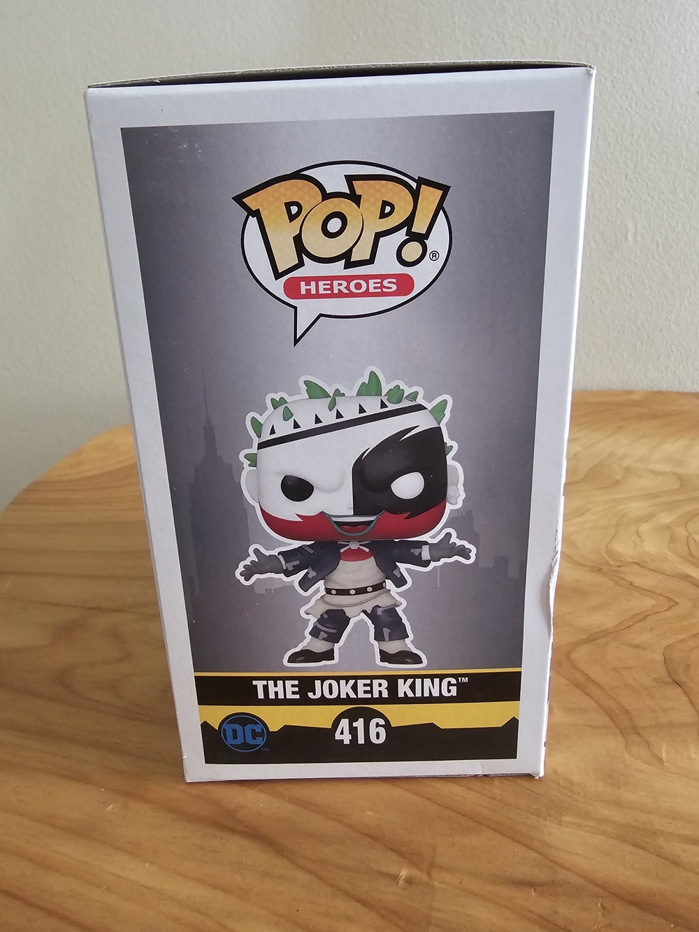 Funko Pop! Heroes 416 The Joker King Vinyl Figure - Black, White, Red, Green - Picture 5 of 7